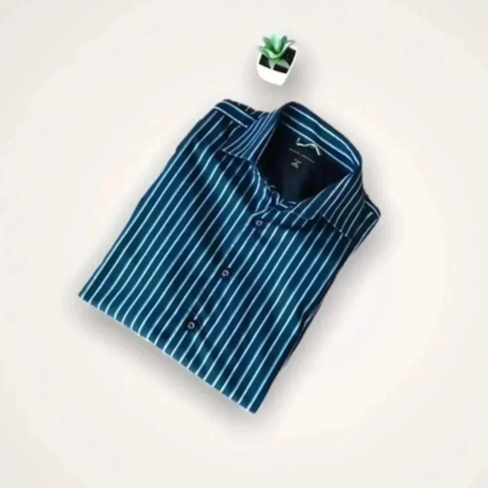 Banana Republic men dress shirt/blue w/str…